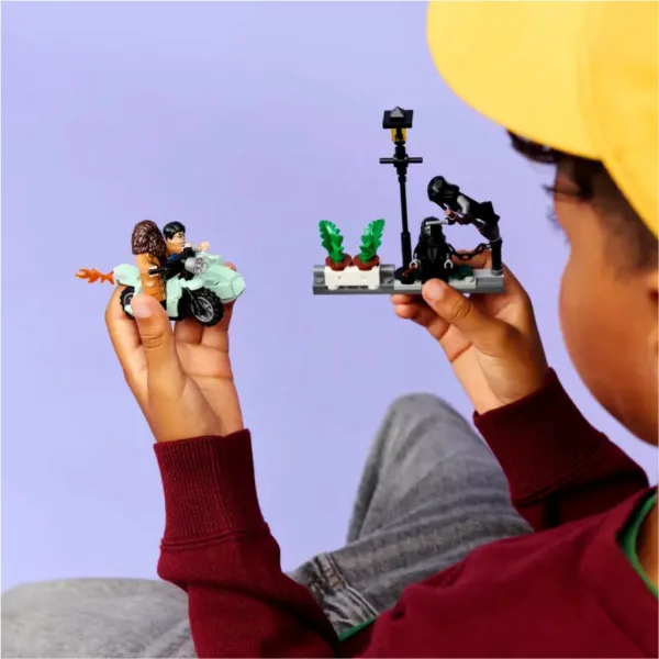 imagen de LEGO® Harry Potter: La huida de Hagrid™ y Harry de Privet Drive (76459) 4