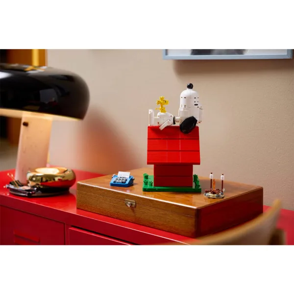 imagen de LEGO® Ideas: Peanuts: Casa de perro de Snoopy (21368) 10