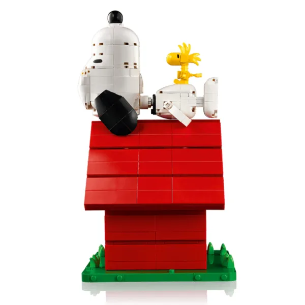 imagen de LEGO® Ideas: Peanuts: Casa de perro de Snoopy (21368) 7