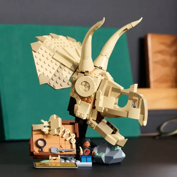 imagen de LEGO® Jurassic World: Restos de dinosaurios - Cráneo de Triceratops (76969) 3