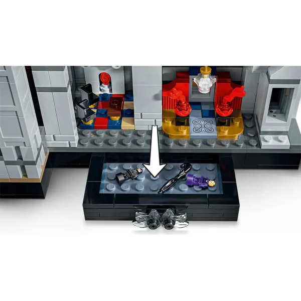 imagen de LEGO® Miércoles: Academia Nevermore (76788) 4