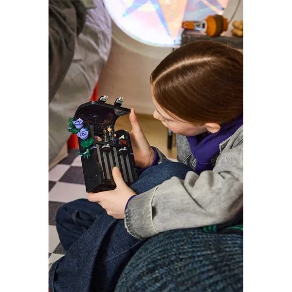 imagen de LEGO® Miércoles: Mochila de Miércoles (76787) 7