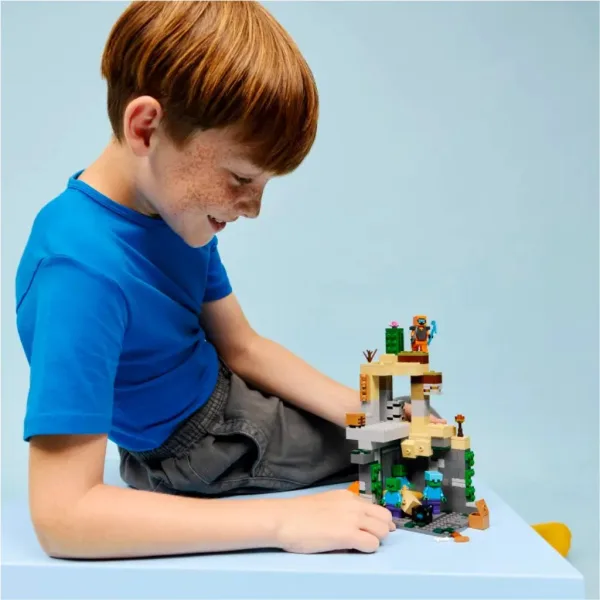 imagen de LEGO® Minecraft: Zombicatacumbas (21587) 4