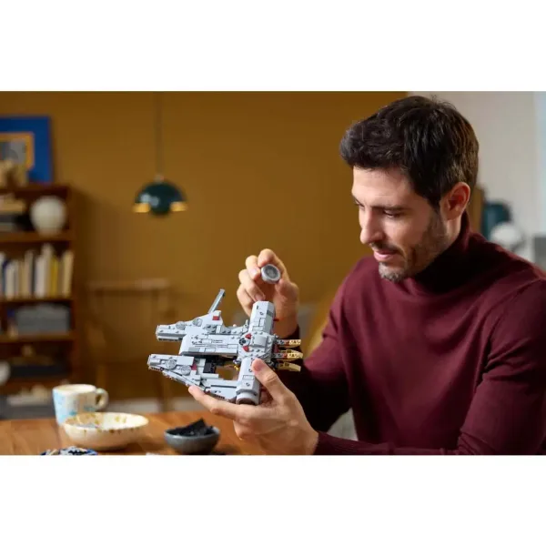 imagen de LEGO® Star Wars™: Halcón Milenario™ (75375) 3