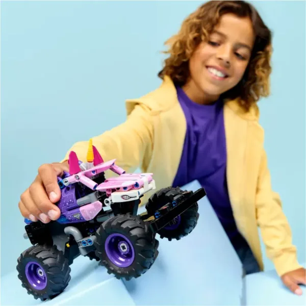 imagen de LEGO® Technic: Monster Jam™ Sparkle Smash™ - Coche de retroceso (42220) 4