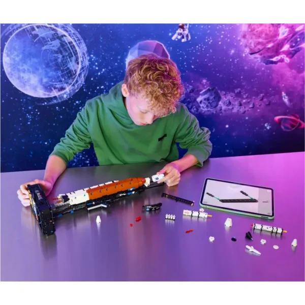 imagen de LEGO® Technic: Sistema de lanzamiento de cohetes NASA Artemis (42221) 5
