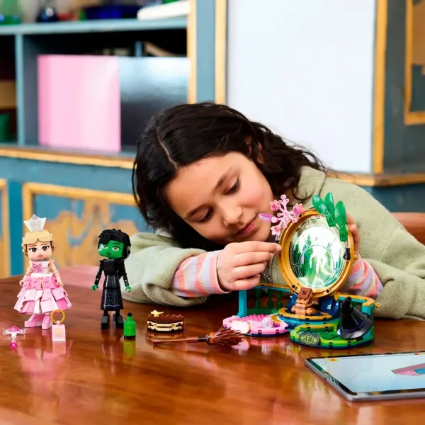 imagen de LEGO® Wicked: figuras de Elphaba y Glinda (75682) 6