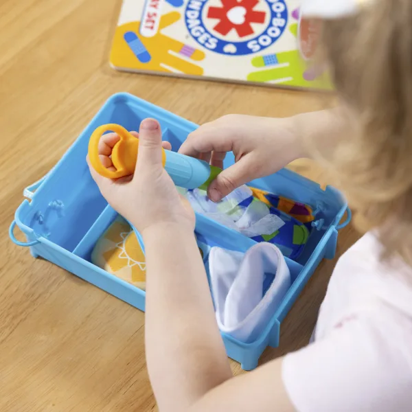 imagen de Melissa&Doug: Set de emergencia Boo-boos & Bandages - Spin Master 4