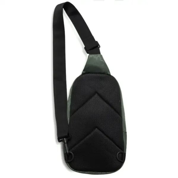 imagen de Mochila escolar con tirantes cruzados con escudo de Fradi 2