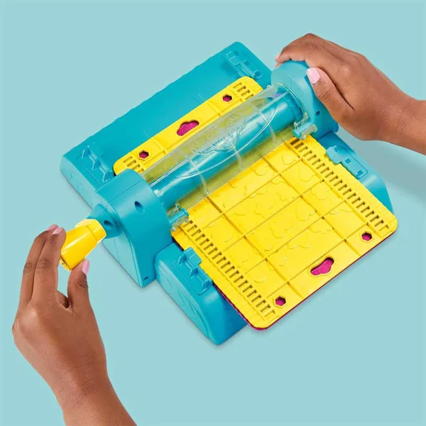 imagen de Play-Doh: Set de estudio de patrones de diseño de ropa de Barbie - Hasbro 5