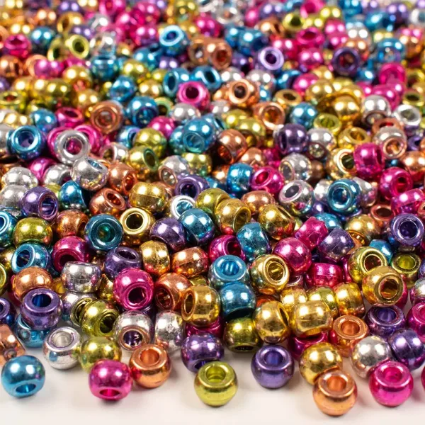 imagen de PlayBox: Paquete de 1000 cuentas de colores metálicos en forma de cilindro 1