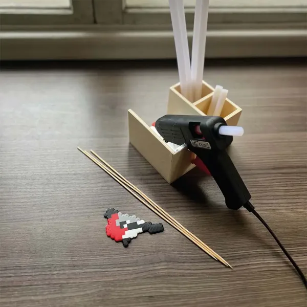 imagen de PlayBox: Pistola de pegamento de gran tamaño, de baja temperatura con 2 barras de pegamento de 11 mm 2