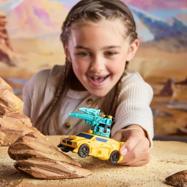 imagen de Transformers Cyberworld: Bumblebee figura de robot transformable - Hasbro 4