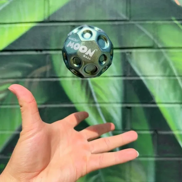 imagen de Waboba: Metallic Moon pelota de rebote en varias versiones 3