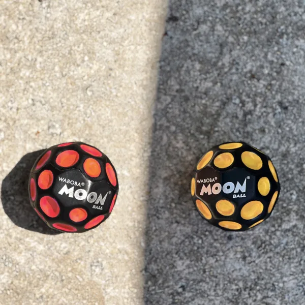 imagen de Waboba: UV Moon pelota de rebote 3