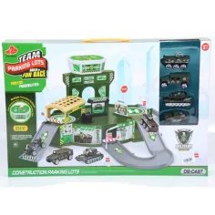 Casa de estacionamiento en color verde, con vehículos militares y accesorios