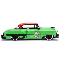 imagen de DC Comics: Figura de Poison Ivy y modelo de coche de metal 1953 Chevy Bel Air 1/24 - Simba Toys 3