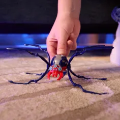 imagen de Hex Bots: Skitter Bot robot araña interactivo – azul-rojo - Spin Master 3