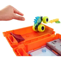 imagen de Hot Wheels Monster Trucks: Juego de garra de gasolina - Mattel 3