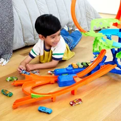 imagen de Hot Wheels Stunt Tracks: Colisión en el aire set de pista con cochecito – Mattel 4