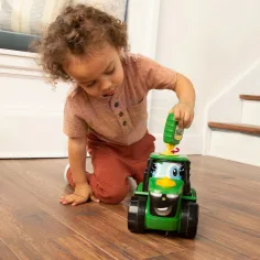 imagen de John Deere: Key 'n Go Johnny tractor con llave de arranque y función de movimiento 6