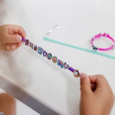 imagen de Juego creativo de fabricación de pulseras de la casa de muñecas Gabi - Totum 3