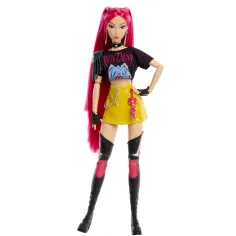 imagen de K-Pop Cazadores de Demonios: Mira muñeca de moda con arma – Mattel 6