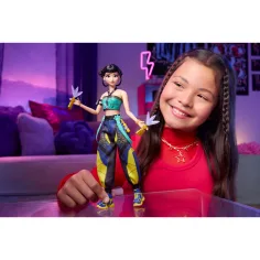 imagen de K-Pop Cazadores de Demonios: Muñeca de moda Zoey con armas – Mattel 3