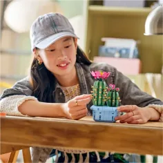 imagen de LEGO® Botanicals: Cactus en flor (11509) 4