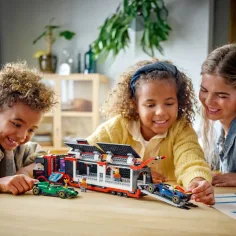 imagen de LEGO® City: Camión F1® con coches F1® RB20 y AMR24 (60445) 4