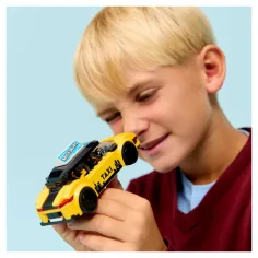 imagen de LEGO® City: Taxi amarillo (60487) 5