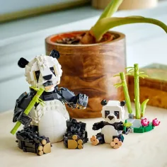 imagen de LEGO® Creator: Animales salvajes: Familia de pandas (31165) 4