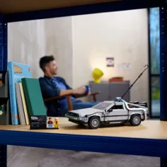 imagen de LEGO® Creator: Máquina del tiempo de Regreso al futuro (10300) 10