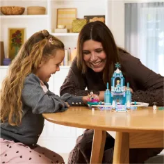 imagen de LEGO® Disney: El castillo de hielo de Elsa y sus aventuras en trineo (43281) 4