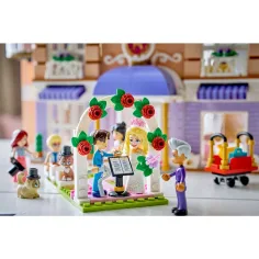 imagen de LEGO® Friends: Gran Hotel de Heartlake City (42704) 7