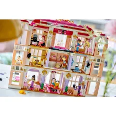 imagen de LEGO® Friends: Gran Hotel de Heartlake City (42704) 8