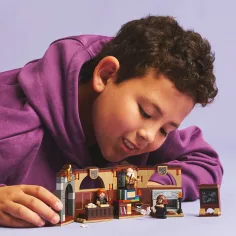 imagen de LEGO® Harry Potter: Castillo de Hogwarts™ - Clase de Encantamientos (76442) 3