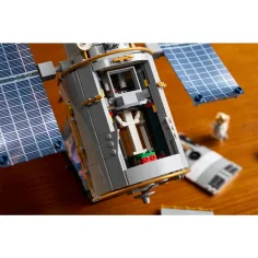 imagen de LEGO® Icons: telescopio espacial Hubble (11383) 16