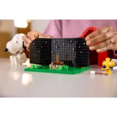 imagen de LEGO® Ideas: Peanuts: Casa de perro de Snoopy (21368) 13