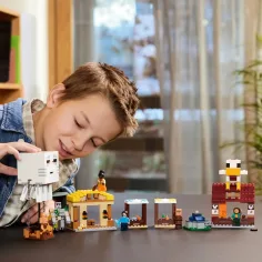 imagen de LEGO® Minecraft: El barco fantasma y el ataque a la aldea (21273) 4