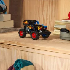 imagen de LEGO® Technic: Monster Jam™ Grave Digger™ fuego y hielo (42219) 6