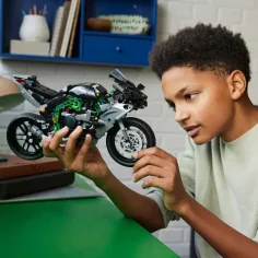 imagen de LEGO® Technic: motocicleta Kawasaki Ninja H2R (42170) 6