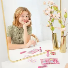 imagen de Make it Real: Blooming Beauty set de maquillaje floral 4