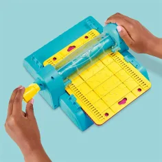 imagen de Play-Doh: Set de estudio de patrones de diseño de ropa de Barbie - Hasbro 5