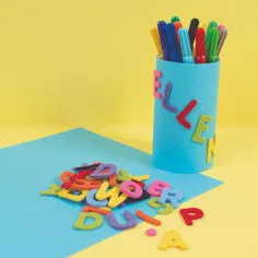 imagen de PlayBox: Letras y números de fieltro autoadhesivos set de 500 piezas 3