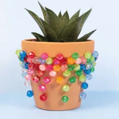 imagen de PlayBox: Paquete de 250 cuentas decorativas de plástico coloridas 3