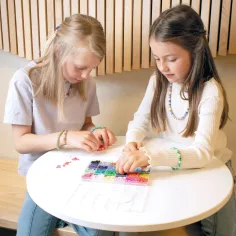 imagen de PlayBox: Set de 3500 cuentas Heishi en caja de almacenamiento 3