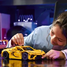 imagen de LEGO® Technic: Chevrolet Corvette Stingray (42205) 4
