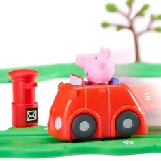 imagen de Whizz-Around Peppa cerdo coche rojo set de juego 3