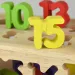 imagen de Beilaluna: Carrito de arrastre de formas de madera con números 4